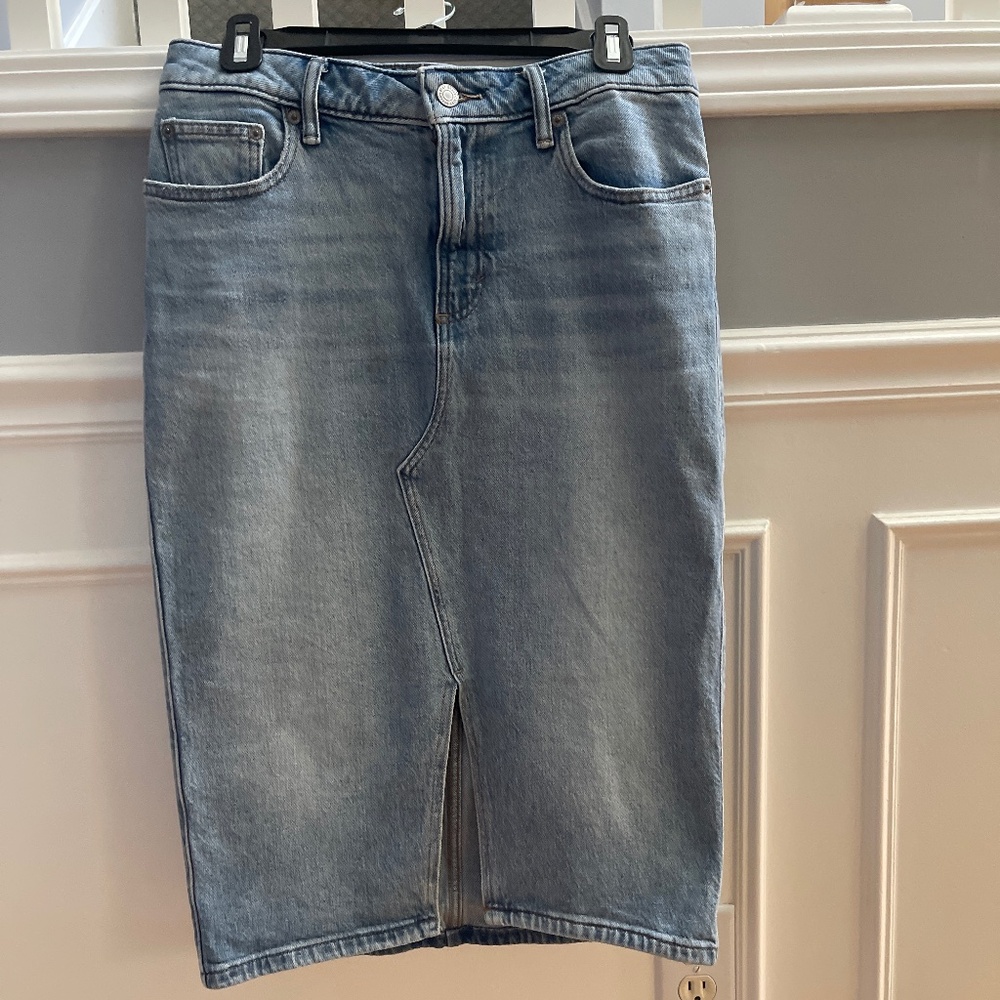 Lucky brand Midi Skirt in faded wash size 4/27